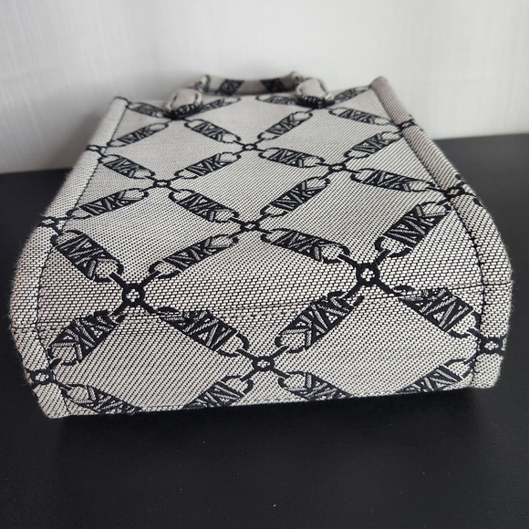 MICHAEL KORS Extra Small Gigi Crossbody NWOT - Picture 4 of 7